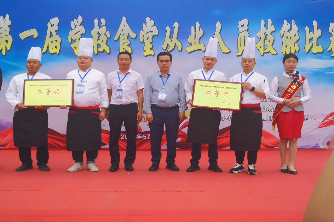 展手艺，，，，亮风范 ——雅安市第一届学校食堂从业职员手艺大赛