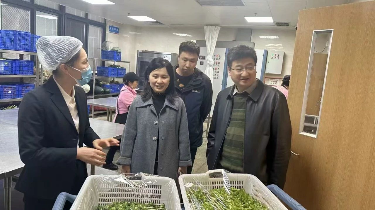 重庆儿童医院食物清静强化行动：副院长陈大鹏带队检查，，，确保饮食清静